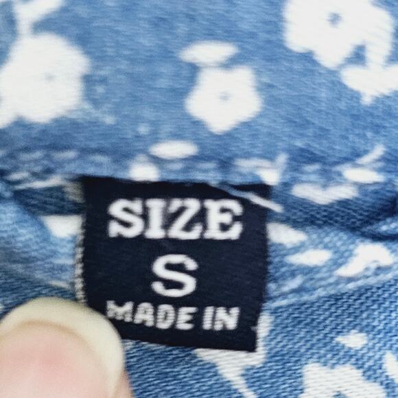 Vanilla Star Pearl Snap Button-Up Top Chambray Floral Size S NWT Cottage Country - Picture 6 of 10